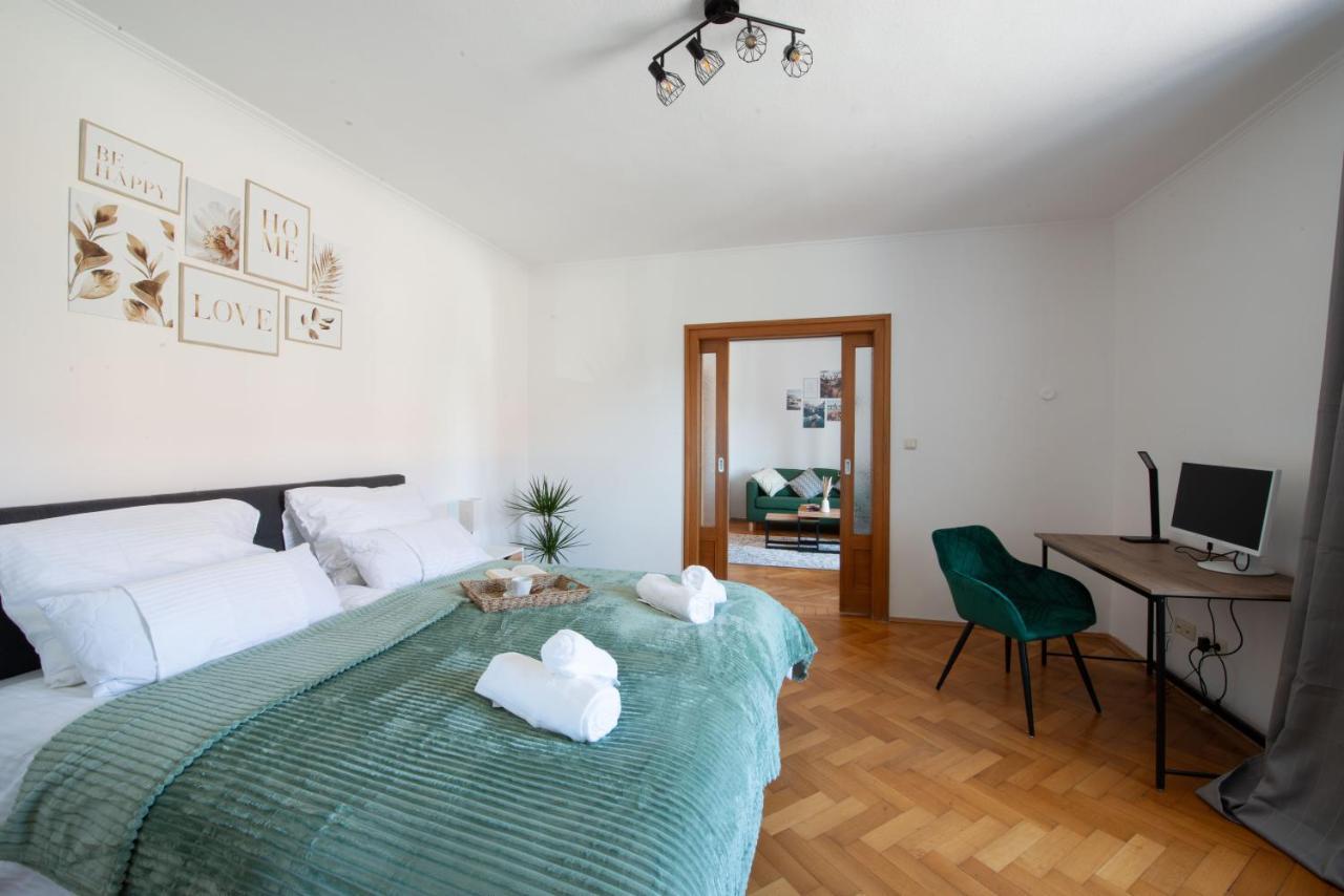 Bessa Homes 6 Personen 2 Schlafzimmer, 3 King Size, Betten, Balkon, Kueche Haag in Oberbayern Eksteriør billede